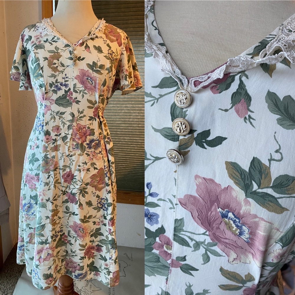En Focus Vintage floral and lace dress with flutter sleeves size 9/10